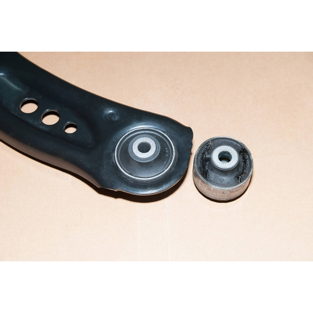 HARDRACE 7824 HARDEN RUBBER BUSHING VW GOLF 13- Photo-2