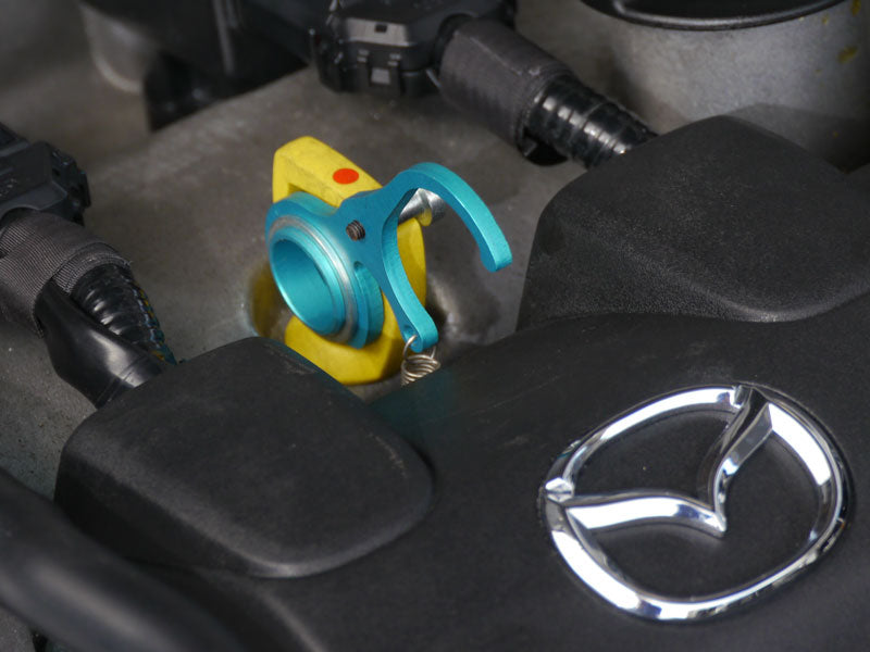 CUSCO 429 730 E Aluminium oil level gauge stopper for MAZDA Roadster (ND5RC) Photo-1