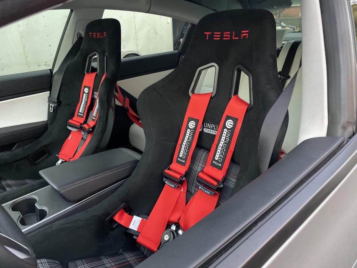 UNPLUGGED PERFORMANCE UP-MU-002-6.1 Willans Racing harness 6 point (FIA) color red, right side Photo-0