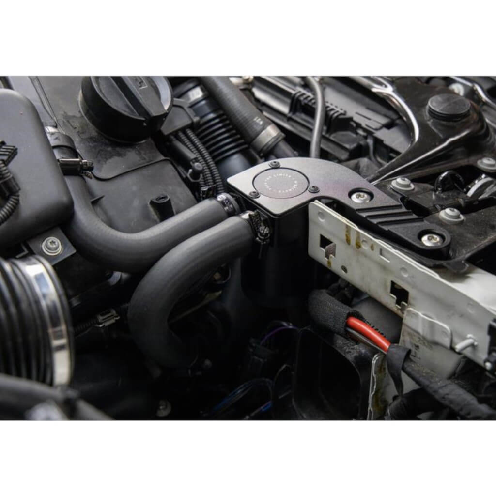 MISHIMOTO MMBCC-F80-15P Baffled Oil Catch Can Black for BMW M3 / M4 (F80 / F82 / F83) 2015–2020 Photo-4