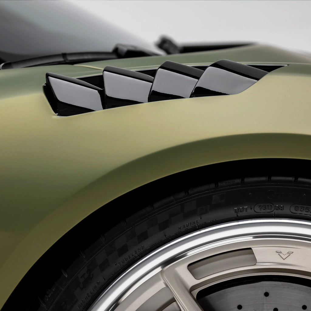 VORSTEINER LOE1091 Vented Fender LR-52 (Satin Carbon) for LOTUS Emira 2024- Photo-2