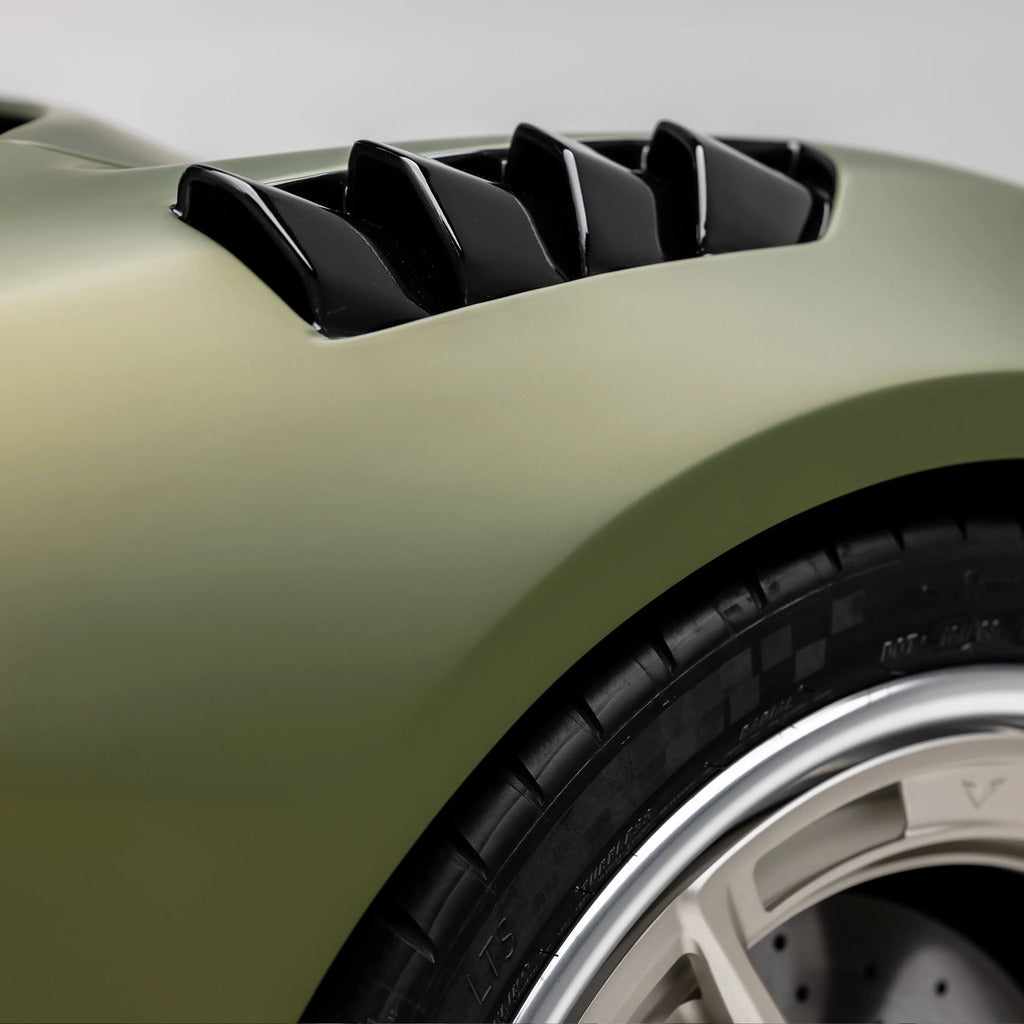 VORSTEINER LOE1091 Vented Fender LR-52 (Satin Carbon) for LOTUS Emira 2024- Photo-3 